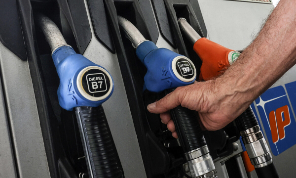Il governo riduce lo sconto su benzina e diesel: dal 1° dicembre scattano gli aumenti